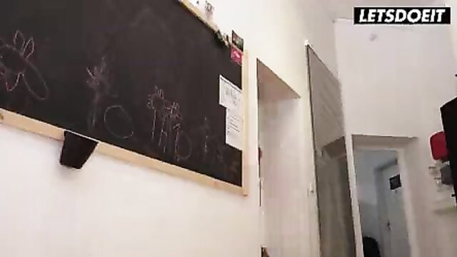 Darrell Deeps live cam with BBC, bimbo fucks on LetsDoeIt