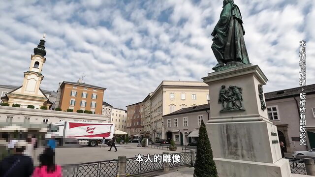Wu Mengmeng public street scene in historic European square