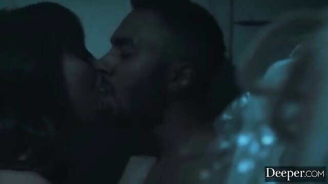 Super-sexy Asian cutie passionately kisses muscular guy in gangbang party scene