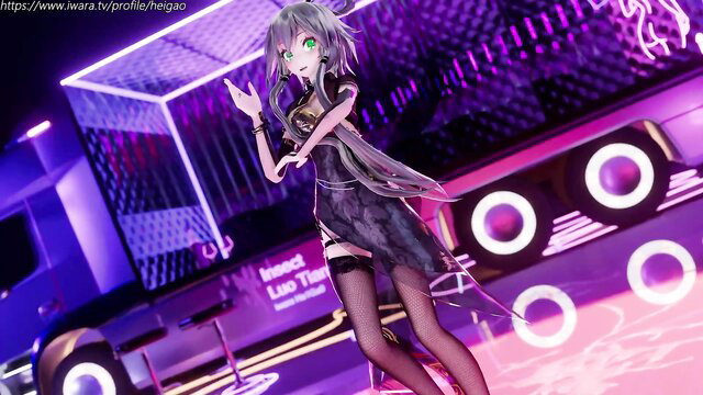 Luo Tianyi VOCALOID hentai cosplay girl in sexy black dress posing seductively