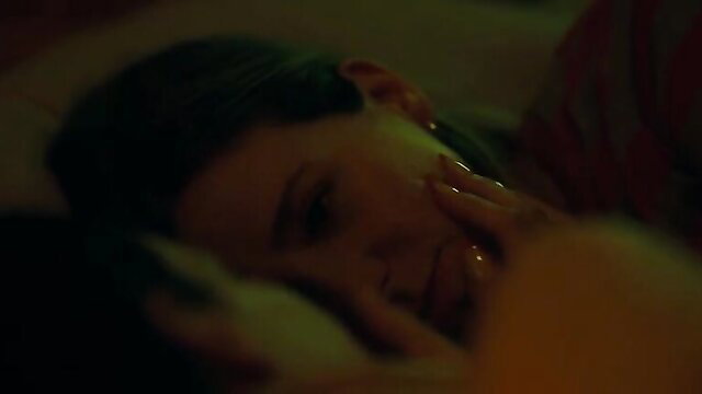 Julieta Gimenez Zapiola and Vera Spinetta in a lesbian scene