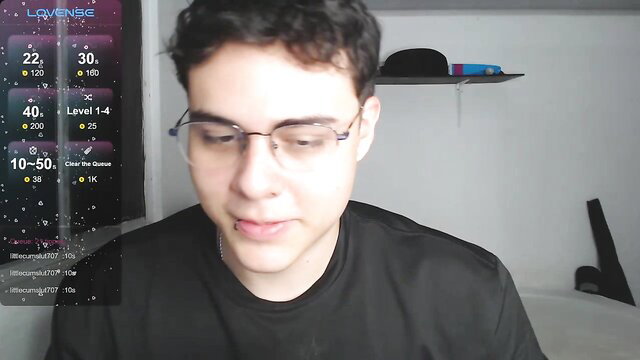 Odin Blake brunette gamer guy in glasses on cam, Stripchat stream