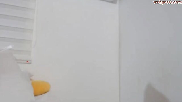 Ohanna squirt tease in white room, premium Chaturbate solo