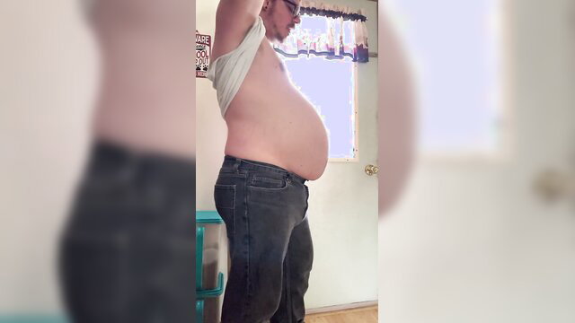 Jaredthefathippy lifting shirt exposing huge fat belly, sweaty hippy vibe