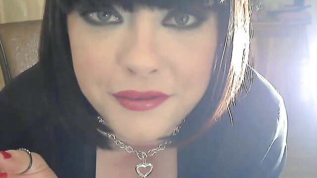 Plus-size Brit Domme Tina Snua in choker, glossy lips, seductive gaze