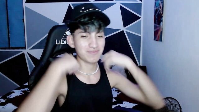 Latin twink twerking in tank top, big cock bulge, Stripchat cam striptease