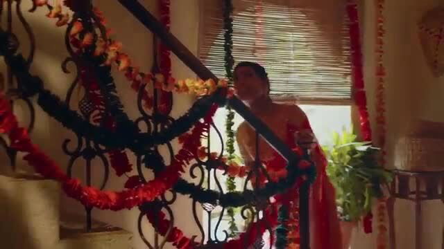 Monalisa peeking seductively from red dress in hot Hasratein scene