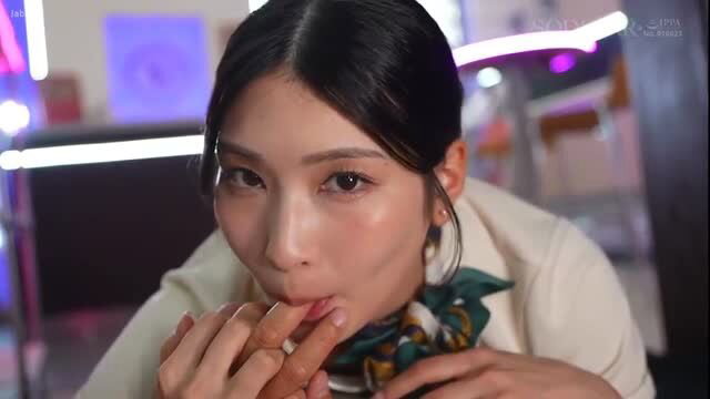 Honjo Suzu licks fingers seductively in makeup, JAV blowjob tease
