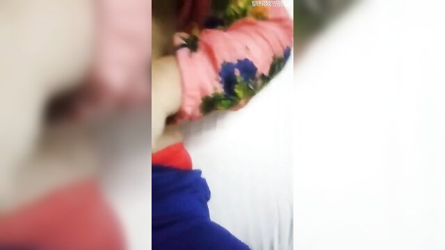 Sexy Desi girl in pink floral sleeves and red bottoms fucked by lover in hotel