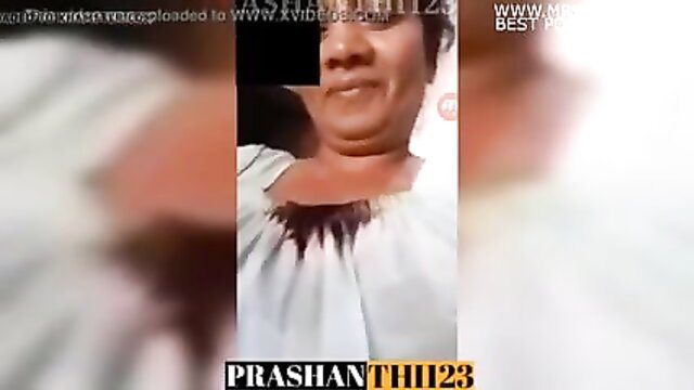 Chubby Indian akka in wet white saree, teasing cleavage fun