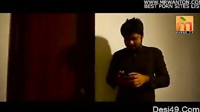 Indian tailor guy kissing passionately in black shirt, amateur desi video