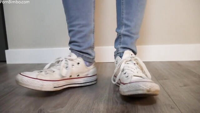 Ashley Alban in tight jeans and dirty white Converse sneakers