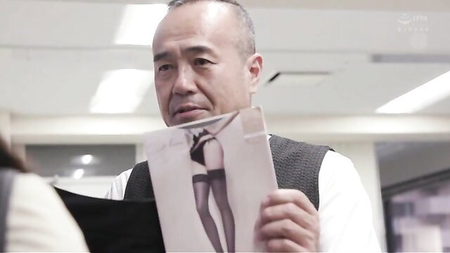 Japanese married office girl shows sexy thighs in stockings