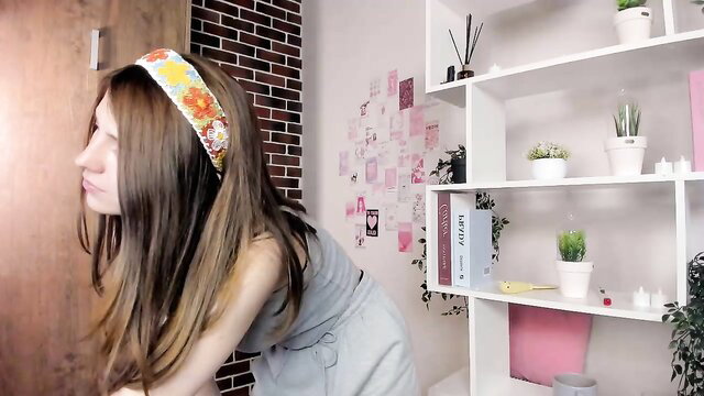 Pamilarakestraw shy young brunette in tank top, hot feet pose