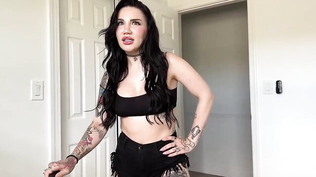 Itznovacane tattooed pawg in black crop top and fringe shorts poses sexy