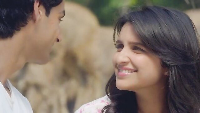 Parineeti Chopra and Arjun Kapoor romantic moment in Daawat-e-Ishq Indian movie