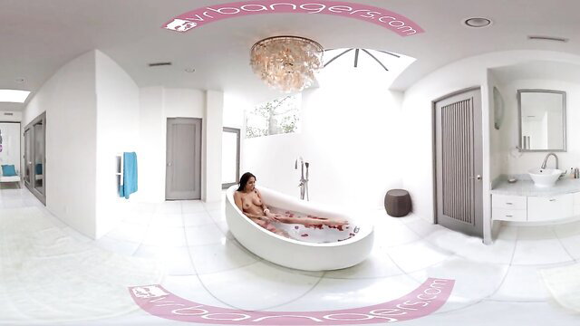 Hot Brazilian babe rubs wet pussy in tub VR 360°