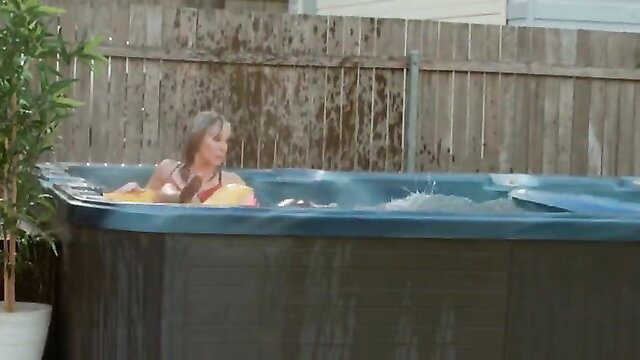 Brittany Hockley sexy hot tub babe in bikini, Malibu Crush nude celebs