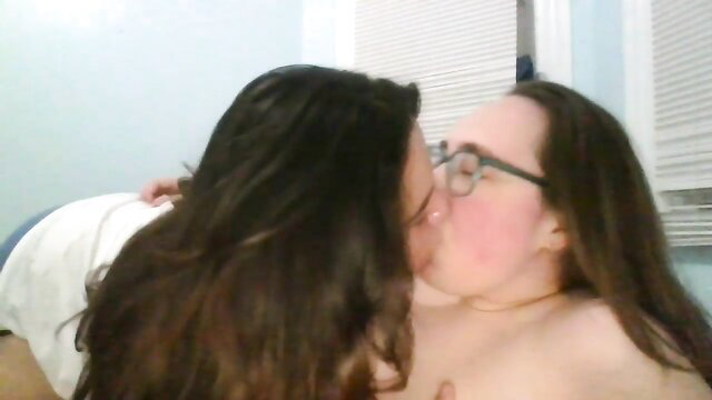 Sesbianlex69 plus-size lesbians kissing passionately nude