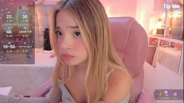 Dulce Powl sexy tiny model pouting in pink room webcam stream
