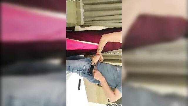 Indian girl shows nude body in amateur fuck scene