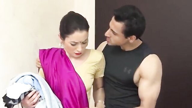 Indian MILF in saree caught stealing, grabbed by muscular man