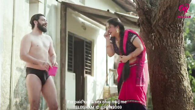 Desi Doctor 2024 MakhanApp: Busty Indian wife teases shirtless hunk in saree