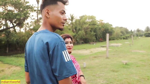Desi village girl Tabinash in saree with guy outdoors
