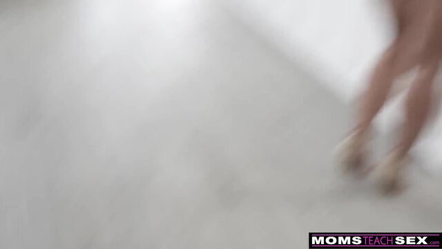 Skylar Snow milf legs in heels Moms Teach Sex thumbnail
