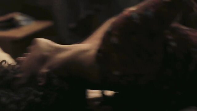 Maria Ribeiro, Carolina Dieckmann topless hot group scene Entre Nos 2013