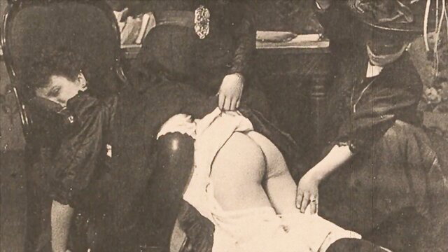 Vintage granny 3some: mature women examine nude ass on table